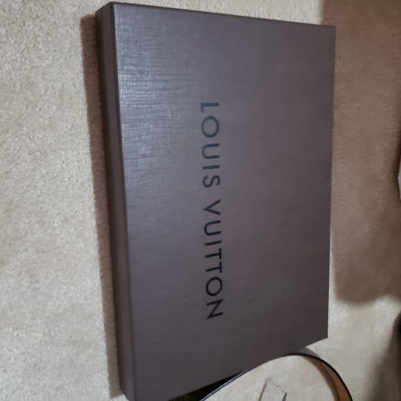 Louis Vuitton MONOGRAM SHINE SHAWL - Picture 2 of 2